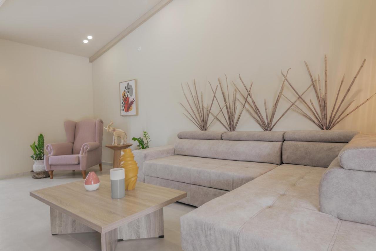 Milk And Honey Residence Romírion Esterno foto